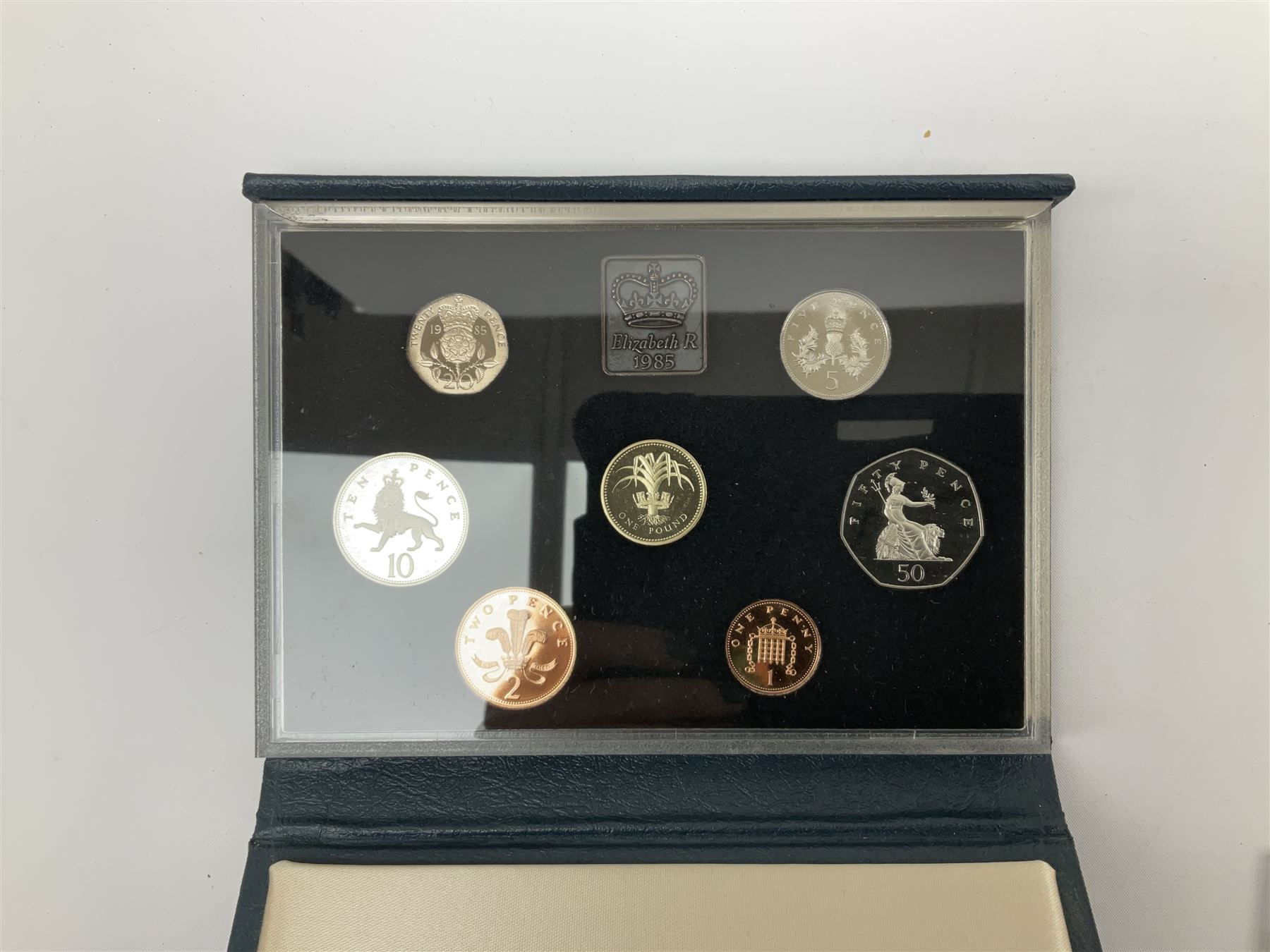 Coins and medallions including Great Britain 1970 and 1985 proof coin sets - Image 2 of 5