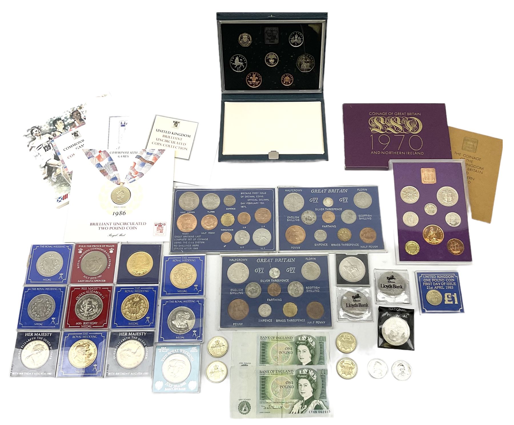 Coins and medallions including Great Britain 1970 and 1985 proof coin sets