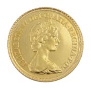 Queen Elizabeth II 1982 gold half sovereign coin