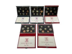 Five Royal Mint United Kingdom proof coin collections dated 1983