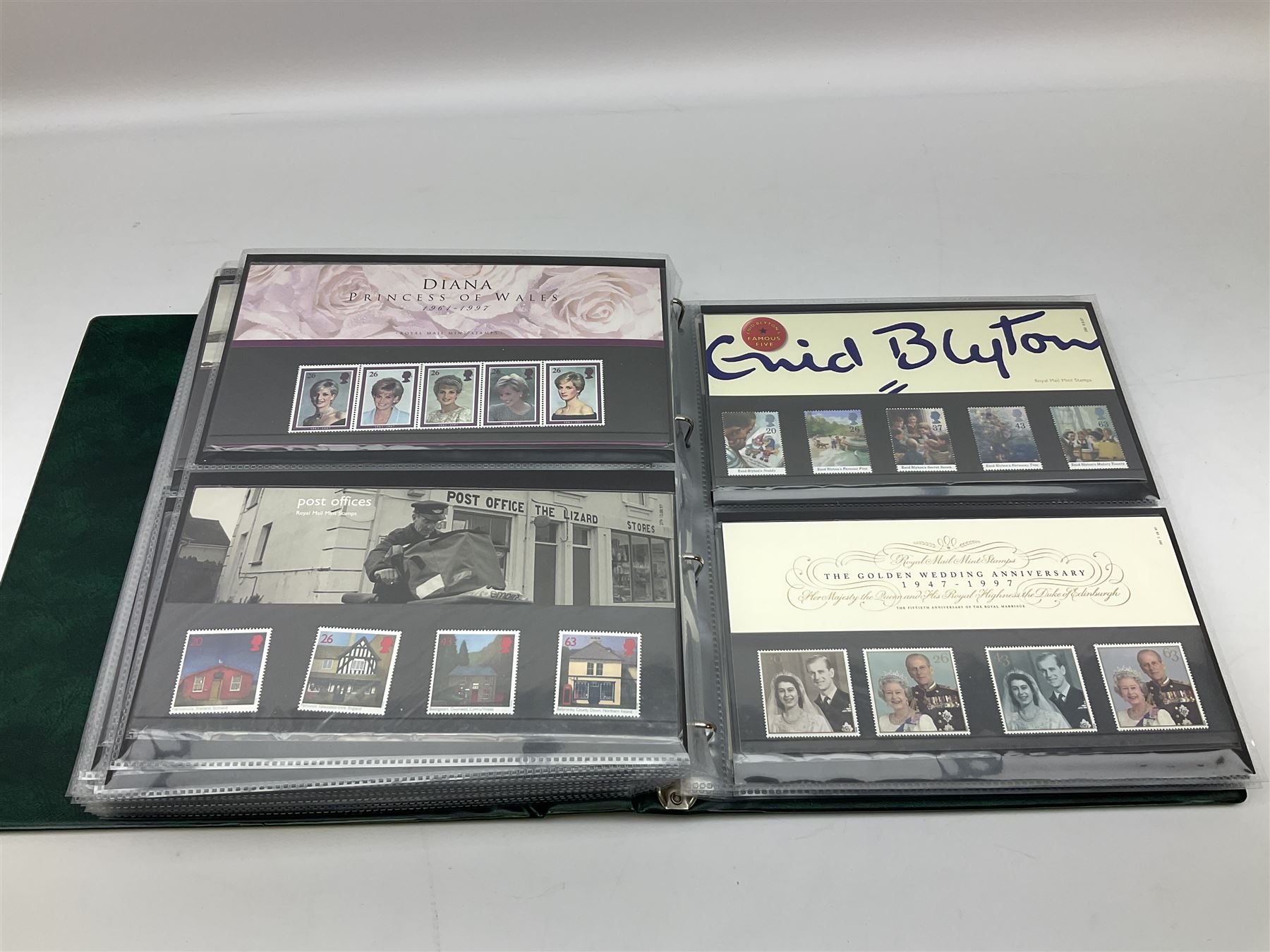 Queen Elizabeth II presentation packs - Image 6 of 7