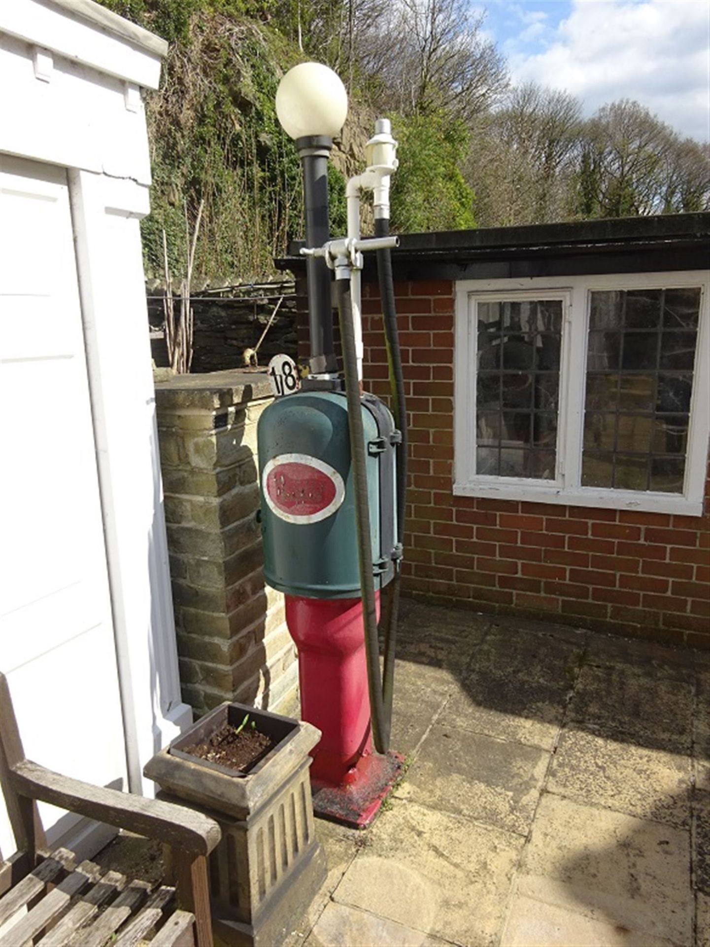 Vintage cast iron petrol pump - THIS LOT IS TO BE COLLECTED BY APPOINTMENT FROM DUGGLEBY STORAGE - Image 4 of 4