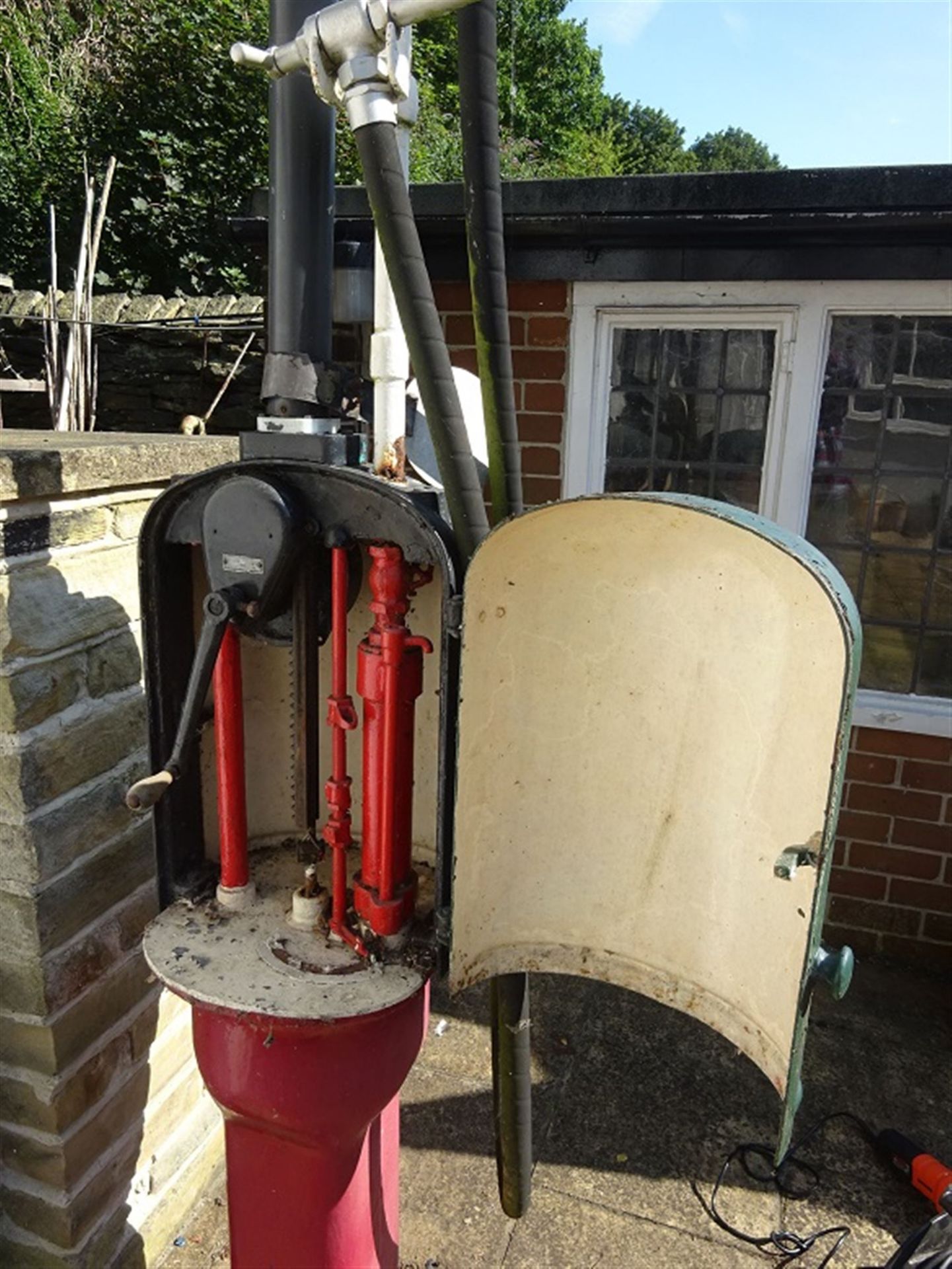 Vintage cast iron petrol pump - THIS LOT IS TO BE COLLECTED BY APPOINTMENT FROM DUGGLEBY STORAGE - Image 3 of 4