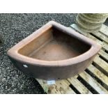 Glazed corner trough - THIS LOT IS TO BE COLLECTED BY APPOINTMENT FROM DUGGLEBY STORAGE