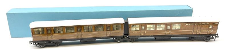 Hornby Dublo - post-war D2 two-coach LNER articulated unit