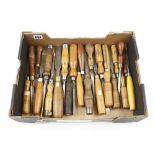 22 chisels, gouges and carving tools G+