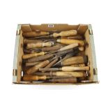 35 chisels, gouges and carving tools G