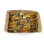 Quantity of screwdrivers with plastic handles G