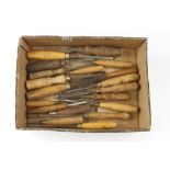 19 chisels & gouges etc G