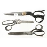 Two pairs of tailors shears and a pair of crimping shears G