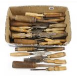 30 old chisels and gouges G