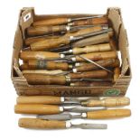 34 chisels, gouges and carving tools G+