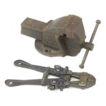 A RECORD No 1 vice and a pair of small bolt croppers No 610A G+