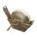 A hand grindstone G-