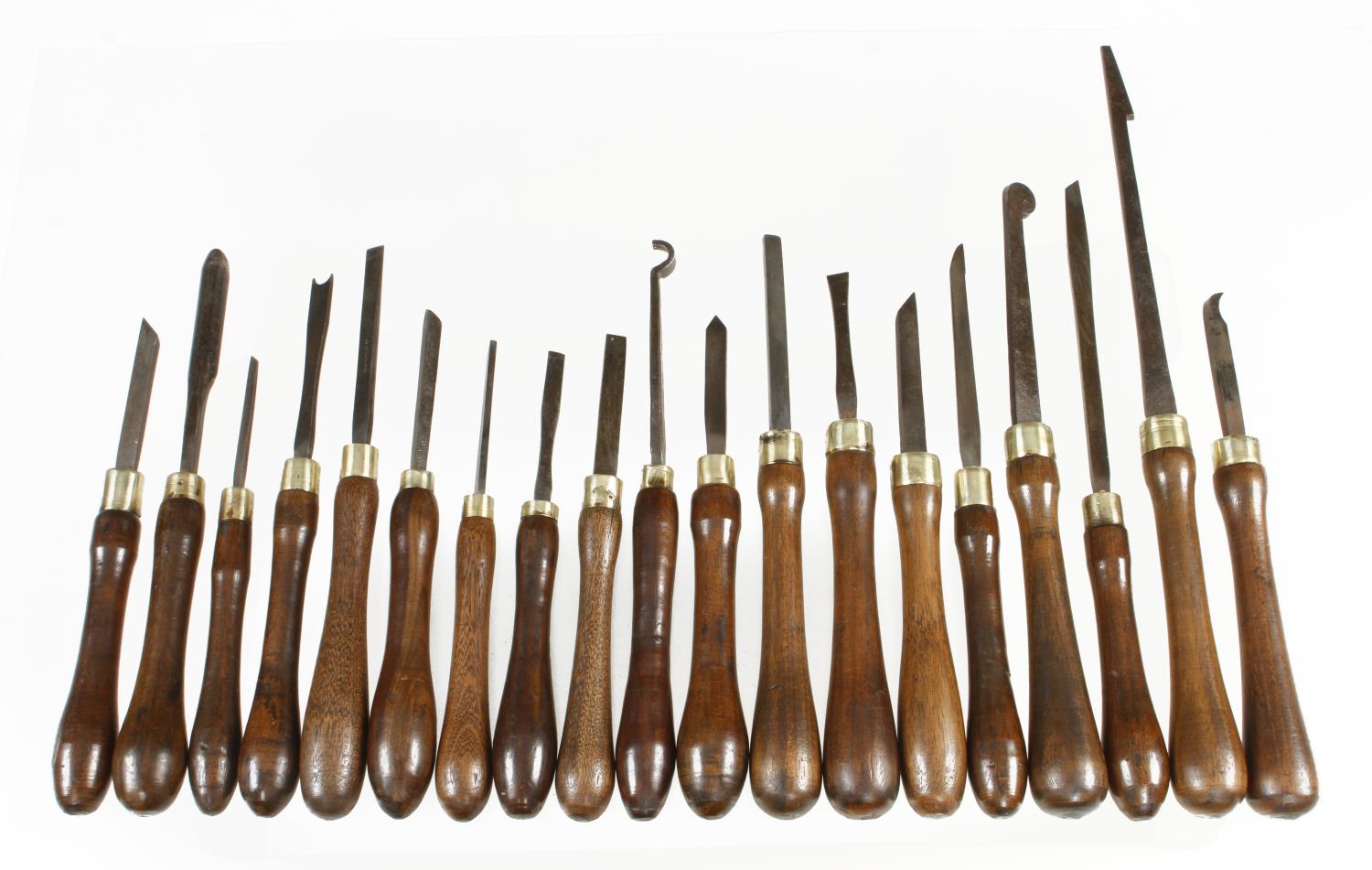 40 ornamental turning tools with mahogany handles G - Image 2 of 3