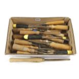 32 chisels and gouges G