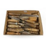 Quantity of old chisels and gouges G-