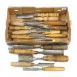 15 chisels and gouges G+