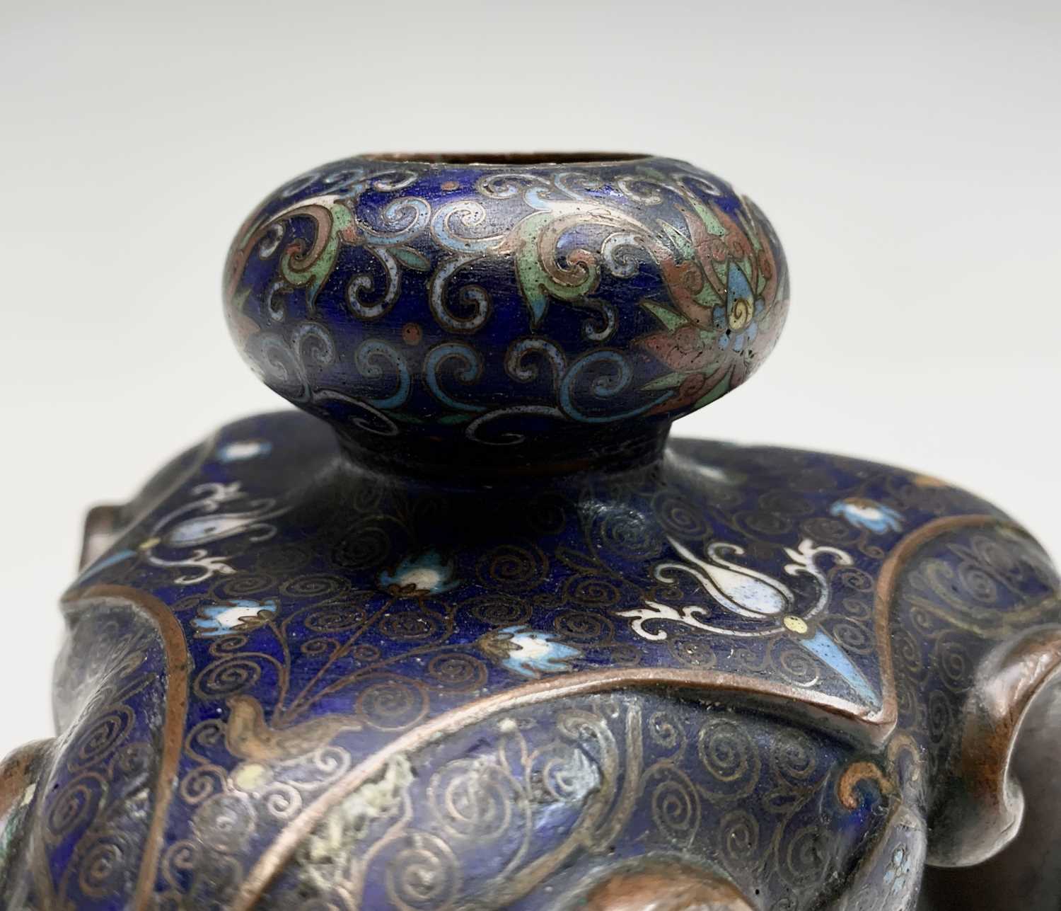 An unusual Chinese bronze and cloisonne stand, possibly 18th century, height 8.5cm, width 13cm. - Image 2 of 10