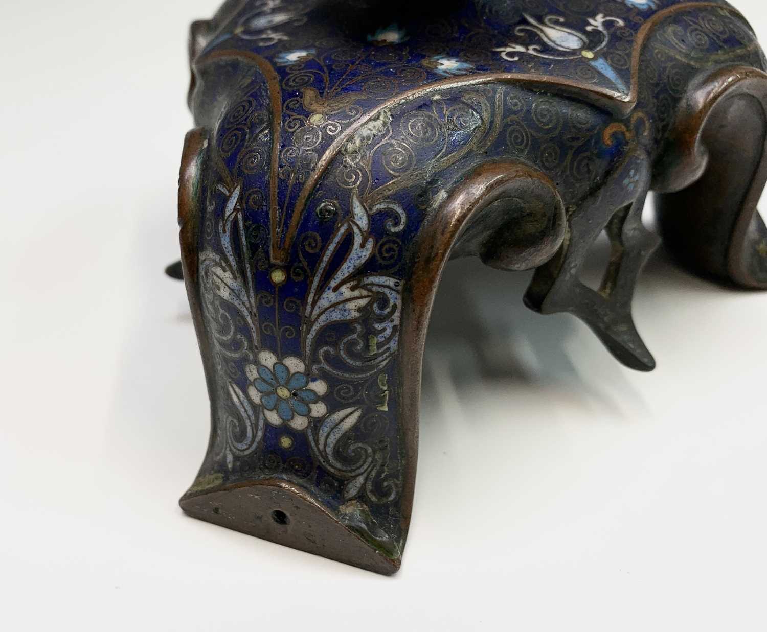 An unusual Chinese bronze and cloisonne stand, possibly 18th century, height 8.5cm, width 13cm. - Image 6 of 10