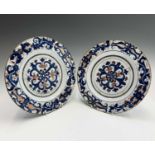 A pair of Chinese Imari porcelain plates, 18th century, diameter 27cm.