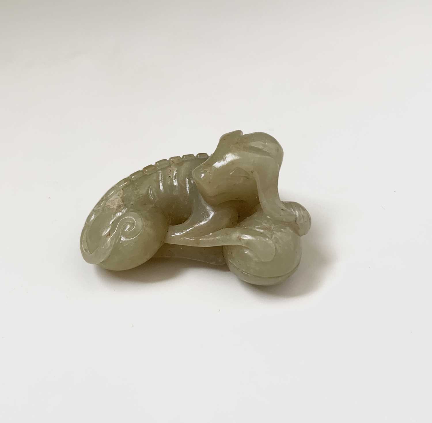 A Chinese jade carving of a recumbent hound, Qing dynasty, height 2.5cm, width 5cm, depth 3.5cm - Image 3 of 9