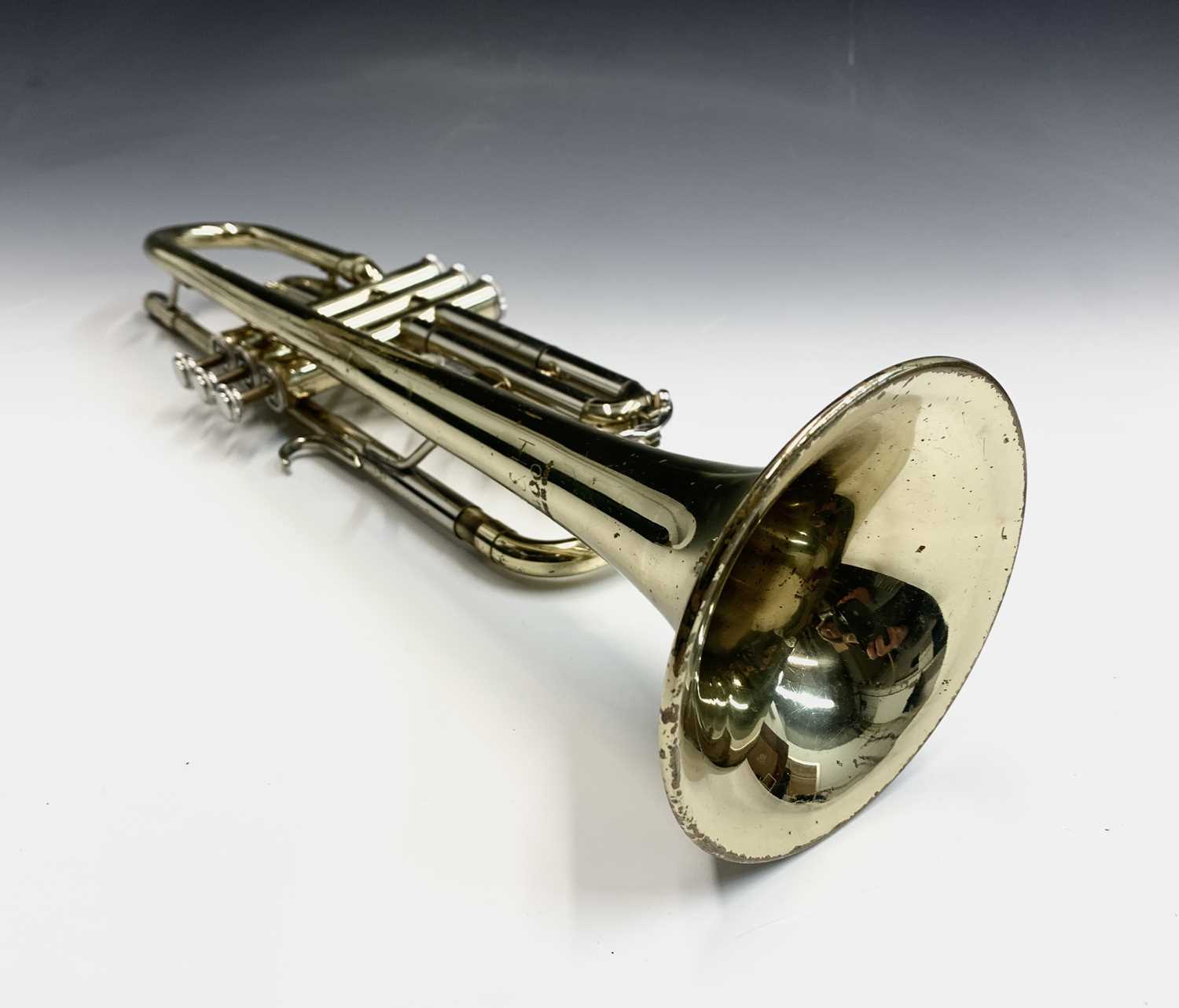 A Boosey & Hawkes B & H 400 brass trumpet, in green bag. - Image 5 of 5