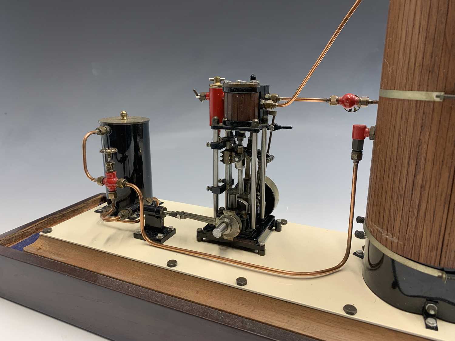 A Maxwell Hemmens of York precision scale model of a vertical marine stem plant, with mahogany - Image 2 of 9