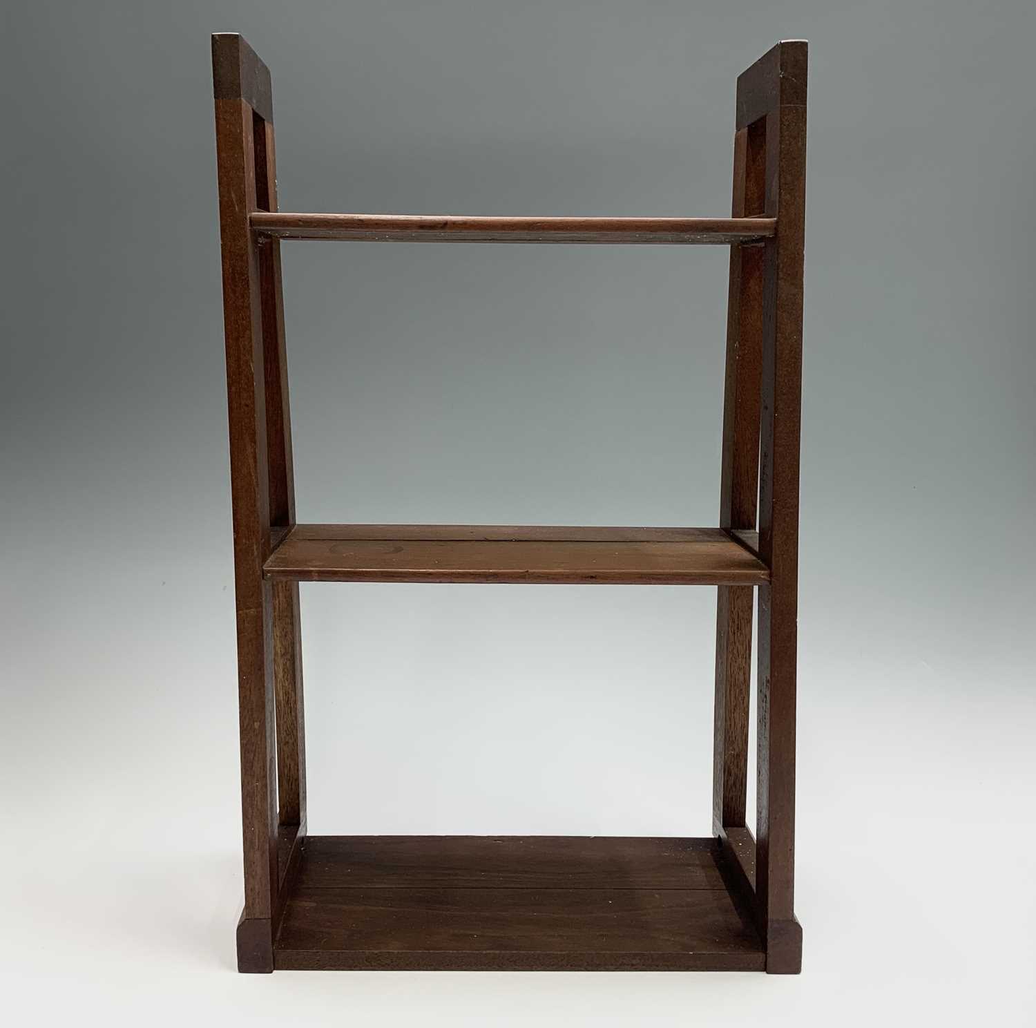 An Edwardian mahogany small display shelf, with three tiers and tapered supports, height 54cm, width - Image 2 of 4