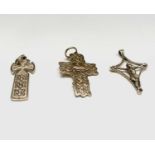 Three 9ct gold crosses 13.3gm