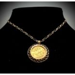 A George V Sovereign 1914 Extremely Fine, in pendant mount and with 30cm gold chain 14.4gm