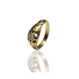 An 18ct gold ring claw set with a bright oval diamond 4.6gmCondition report: Ring size Q The old cut