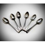 A harlequin set of six silver George III feather edge teaspoons2.1oz