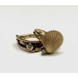 A 14ct gold scallop shell and diamond ring 4gm