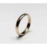 A 9ct gold band 2.2gmCondition report: size M1/2 - N