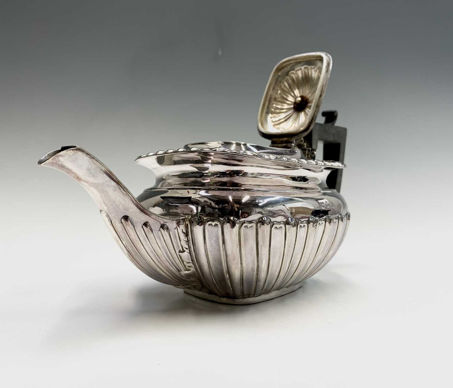 A Late Victorian bachelors silver Georgian style teapot Birmingham 1899 12.1ozCondition report: - Image 2 of 12
