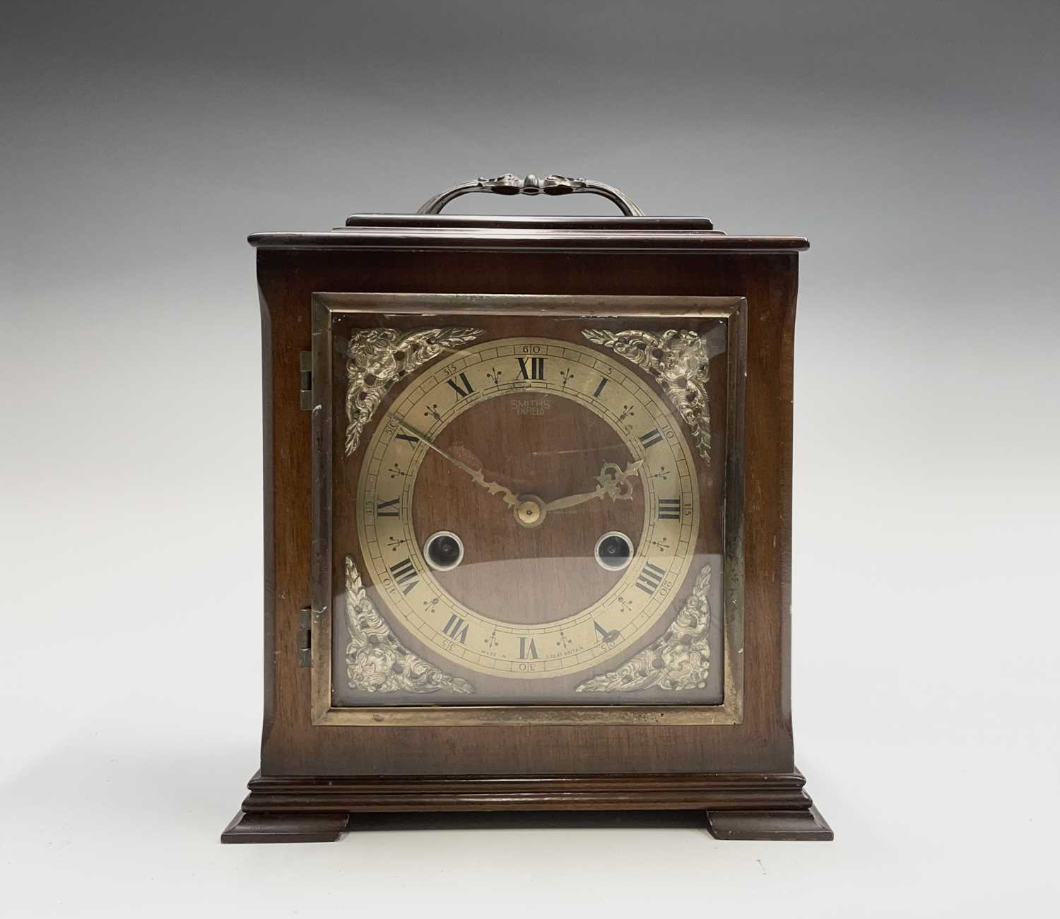 A walnut cased mantel clock, by Smiths, Enfield, height 23cm. - Image 4 of 4