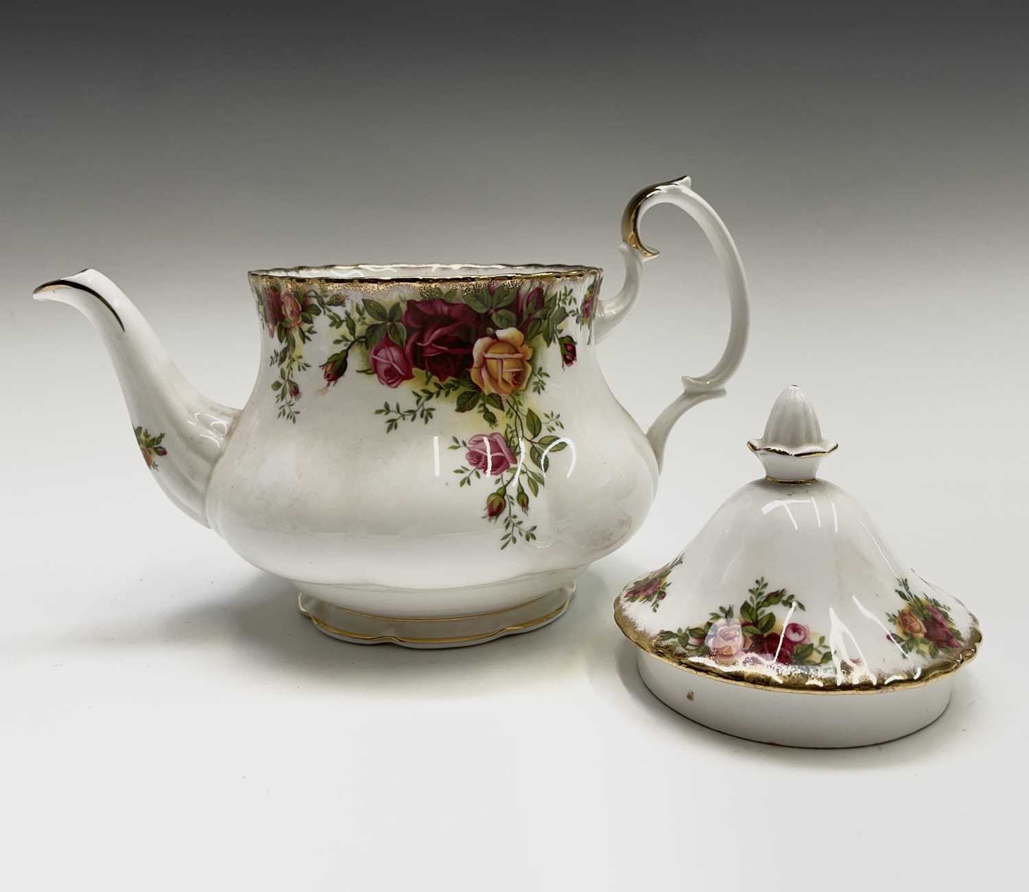 A Royal Albert 'Old Country Roses' tea set comprising teapot, milk jug, six cups, six saucers, and - Image 6 of 13