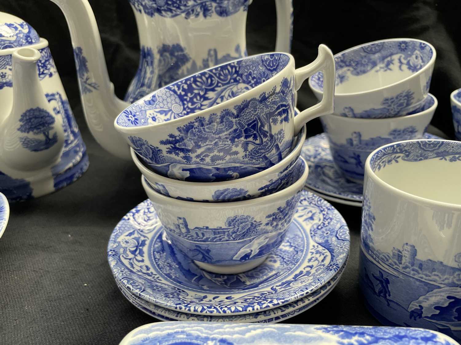 An extensive collection of Spode 'Italian' pattern tea, coffee and breakfast wares to include two - Image 10 of 11