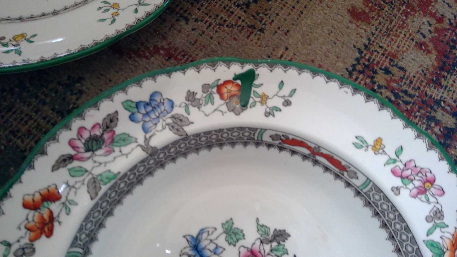 A Spode 'Chinese Rose' dinner, coffee and tea service, comprising eleven 10.5" dinner plates, twelve - Image 9 of 14