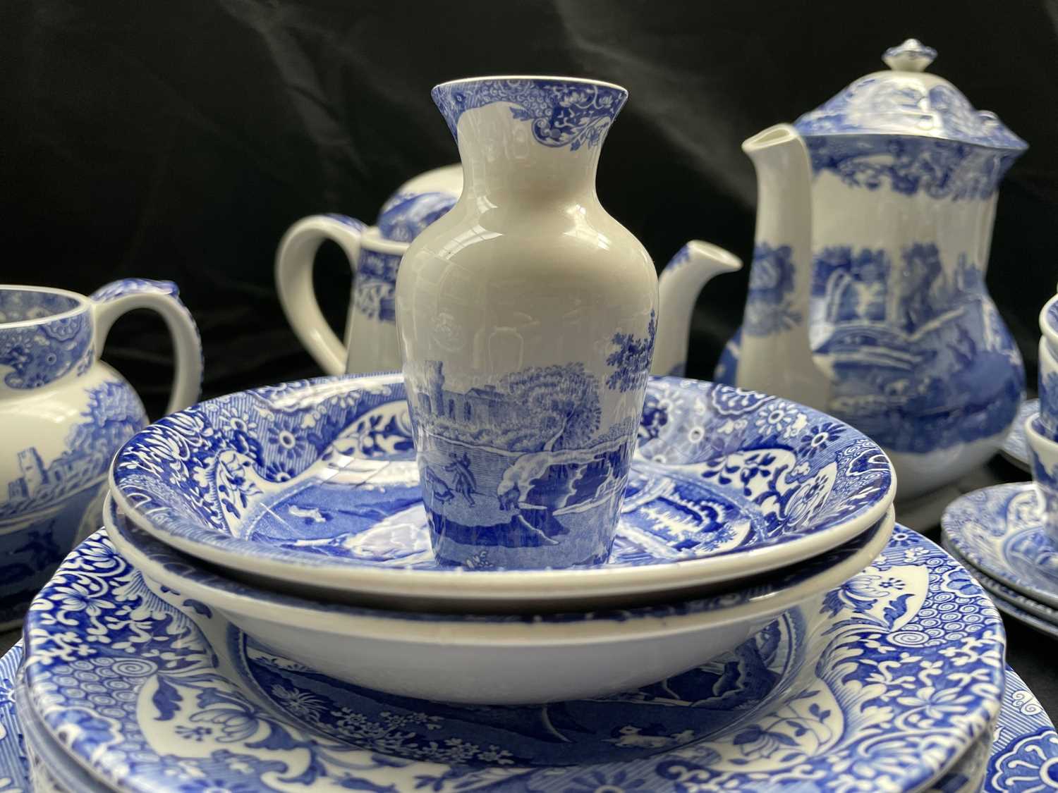 An extensive collection of Spode 'Italian' pattern tea, coffee and breakfast wares to include two - Image 6 of 11