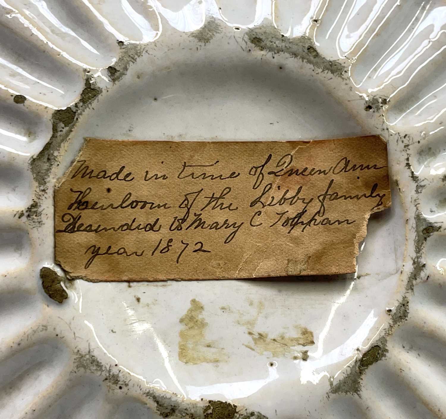 An English delft polychrome decorated lobed dish, probably Bristol, circa 1710, with royal - Image 5 of 9