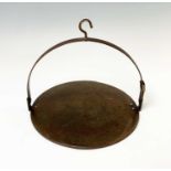 A Kenrick hanging iron cooking skillet, also known as a gypsy skillet, diameter 30.5cm.