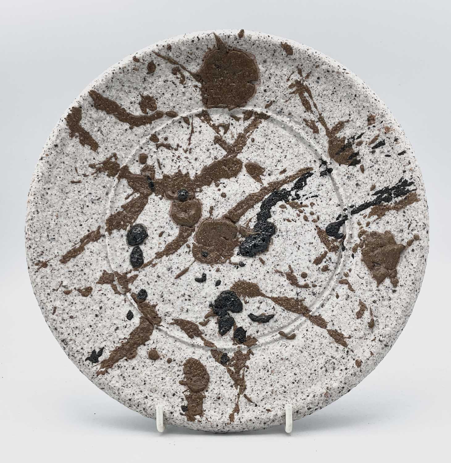 Peter SMITH (1941)A plate made of experimental porcelain with low fire body splatter circa