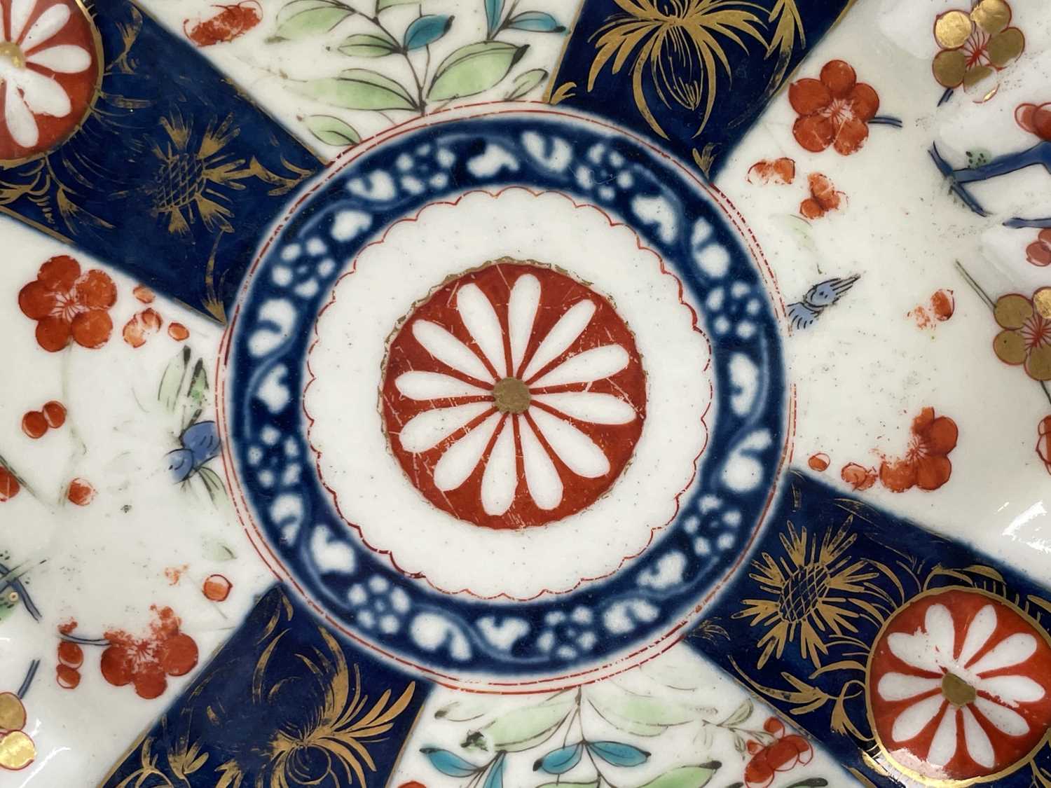 A Worcester Queens pattern porcelain hexagonal tray, 19th century, in the Chinese Imari style, the - Image 6 of 7