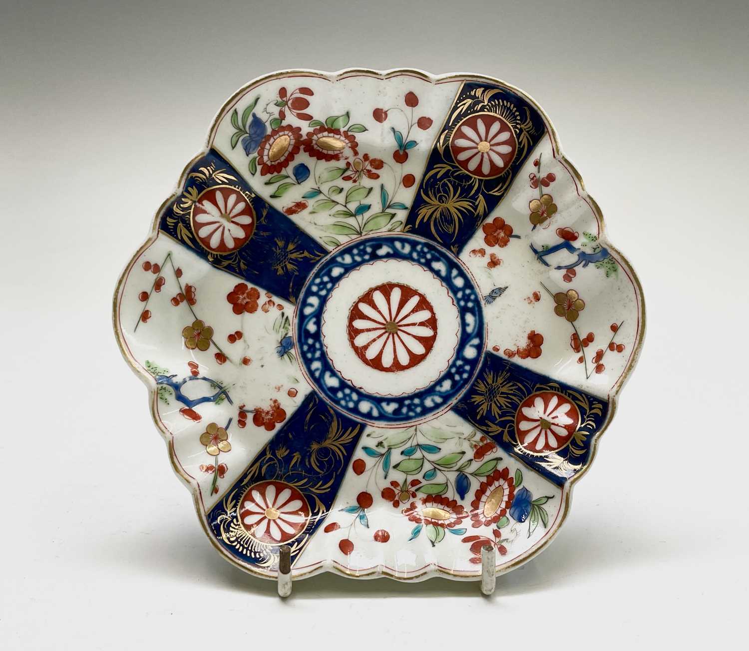 A Worcester Queens pattern porcelain hexagonal tray, 19th century, in the Chinese Imari style, the