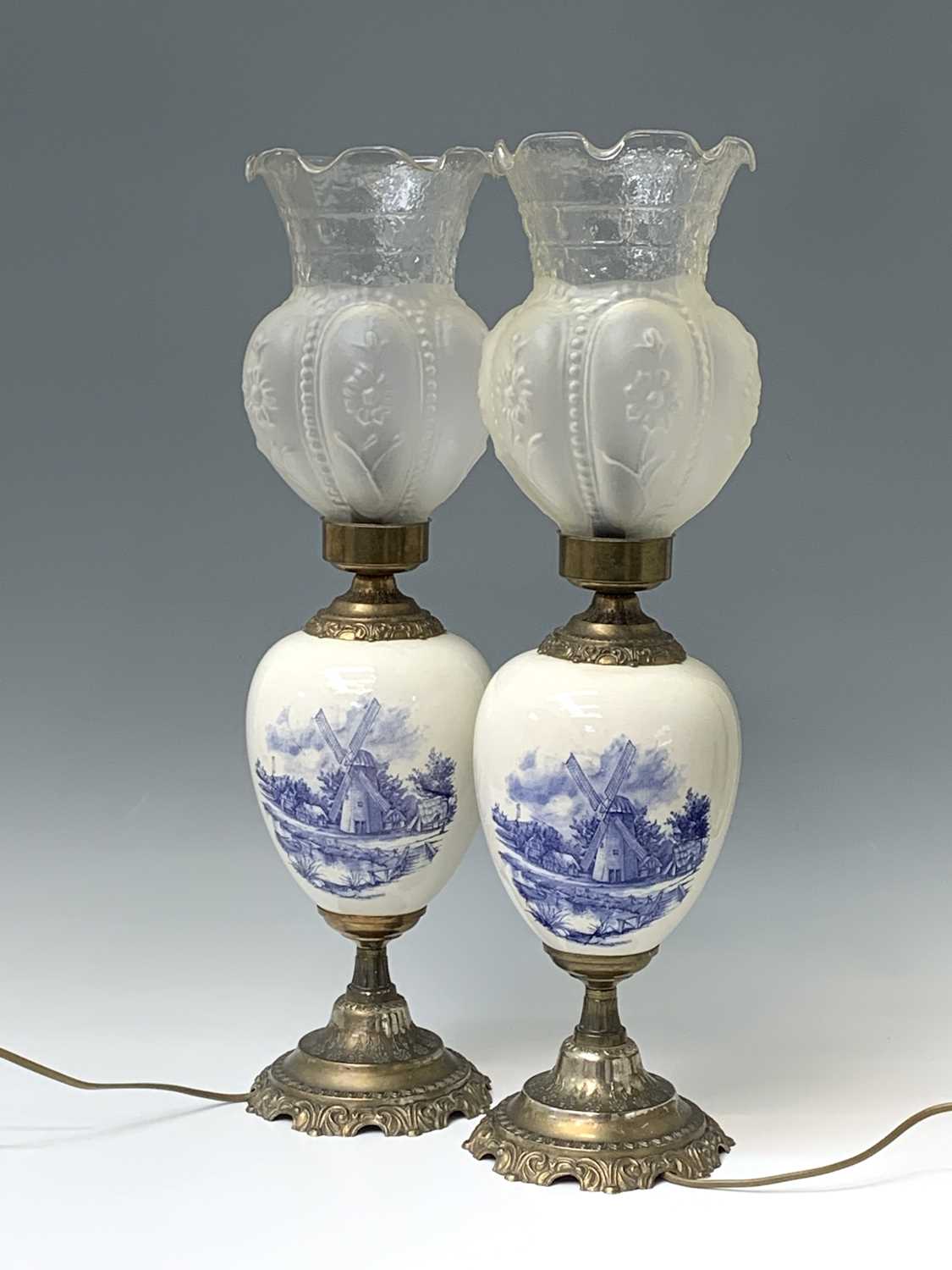 A pair of 20th century gilt metal mounted Delft table lamps with glass shades. Height 60.5cm. - Image 2 of 11
