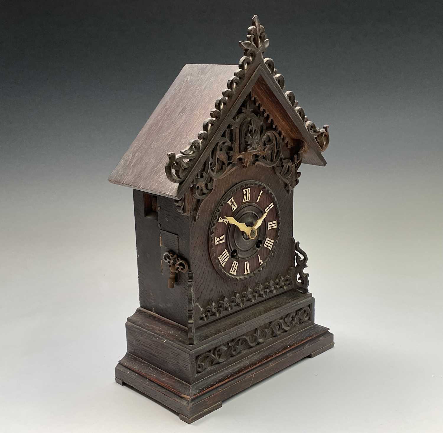 An oak and pine Black Forest cuckoo mantel clock, circa 1900, the case with carved and pierced - Image 3 of 11