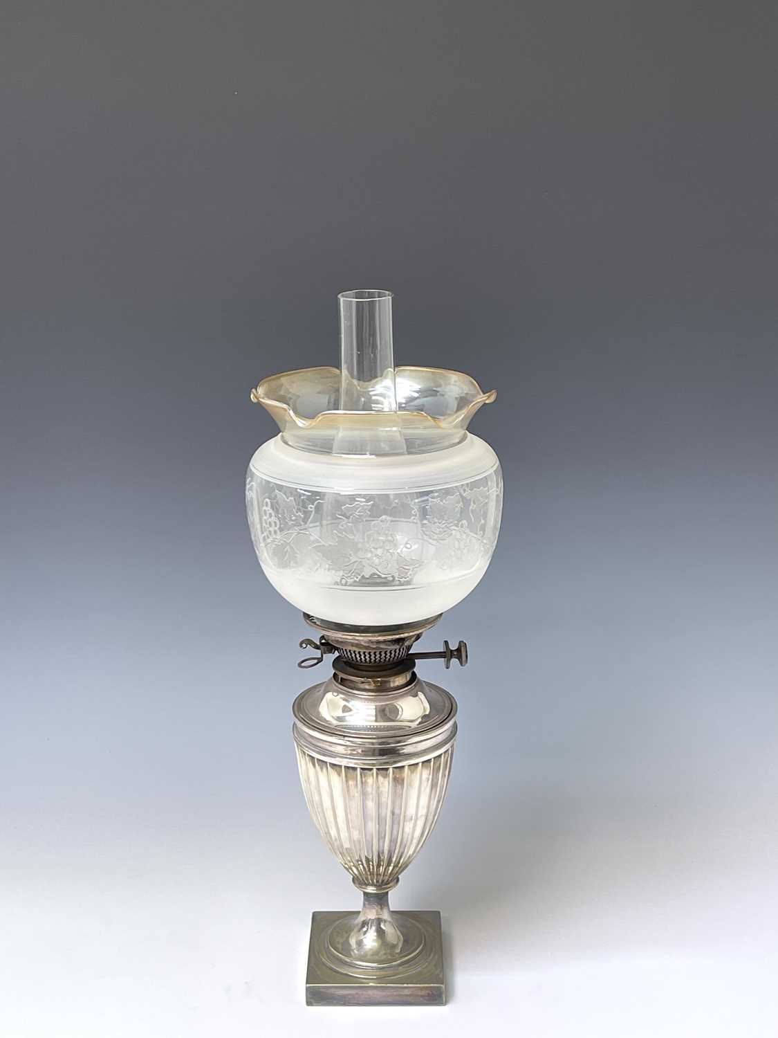 An Edwardian silver plated urn shaped table oil lamp, with Hink's patent burner and with an etched - Image 6 of 10