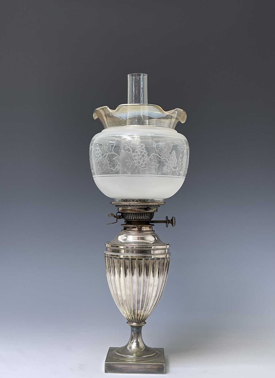 An Edwardian silver plated urn shaped table oil lamp, with Hink's patent burner and with an etched - Image 7 of 10